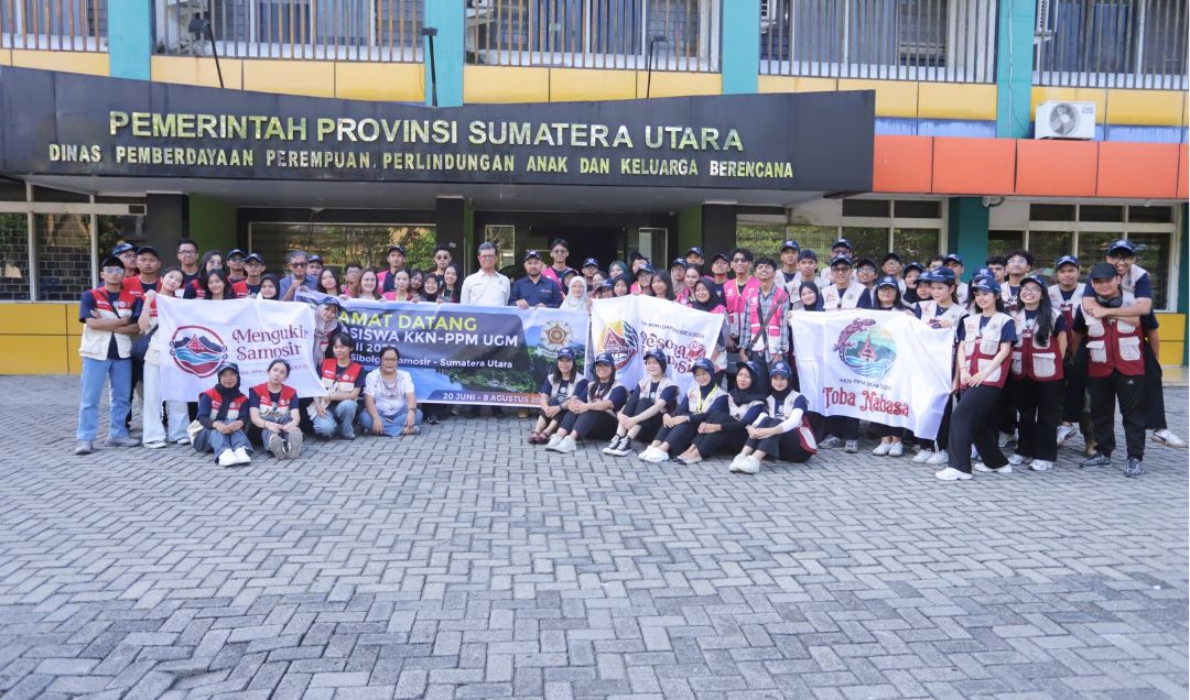Pelepasan Mahasiswa KKN-PPM UGM (UNIVERSITAS GADJAH MADA) KE Kabupaten Samosir