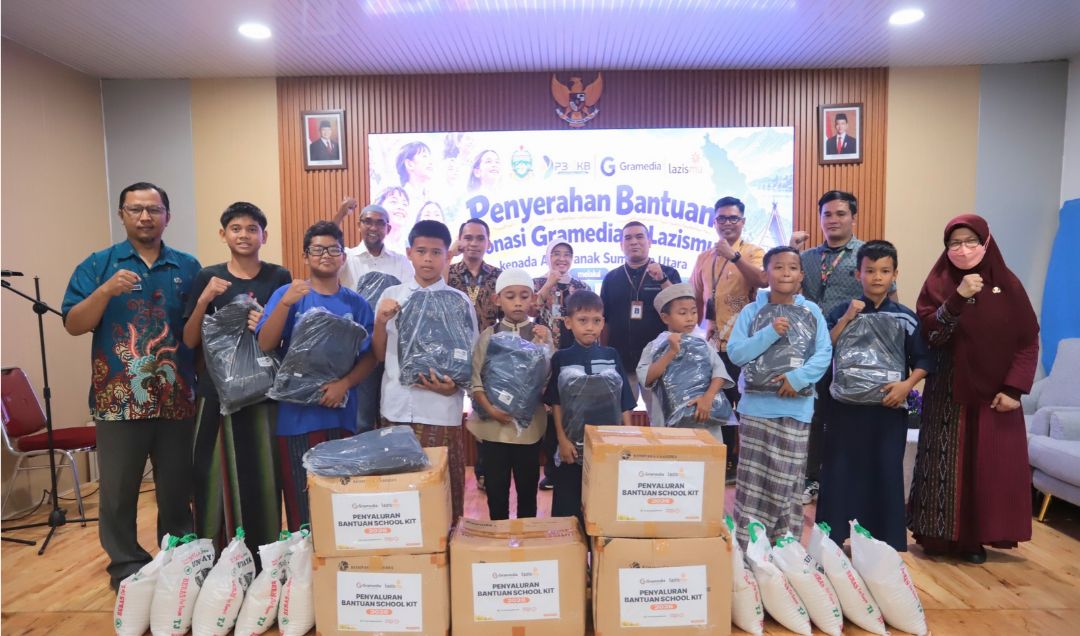 Serah Terima Bantuan School KIT Dari GRAMEDIA dan LAZISMU