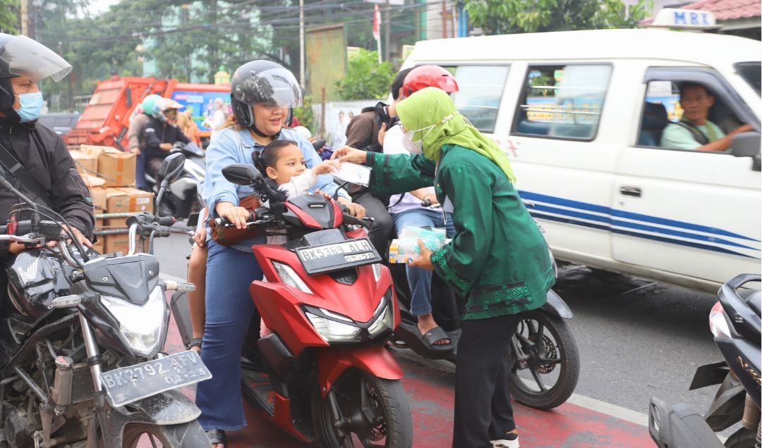 Aksi Peduli DP3AKB PFROVSU Bagikan Masker Untuk Lindungi Kelompok Retan